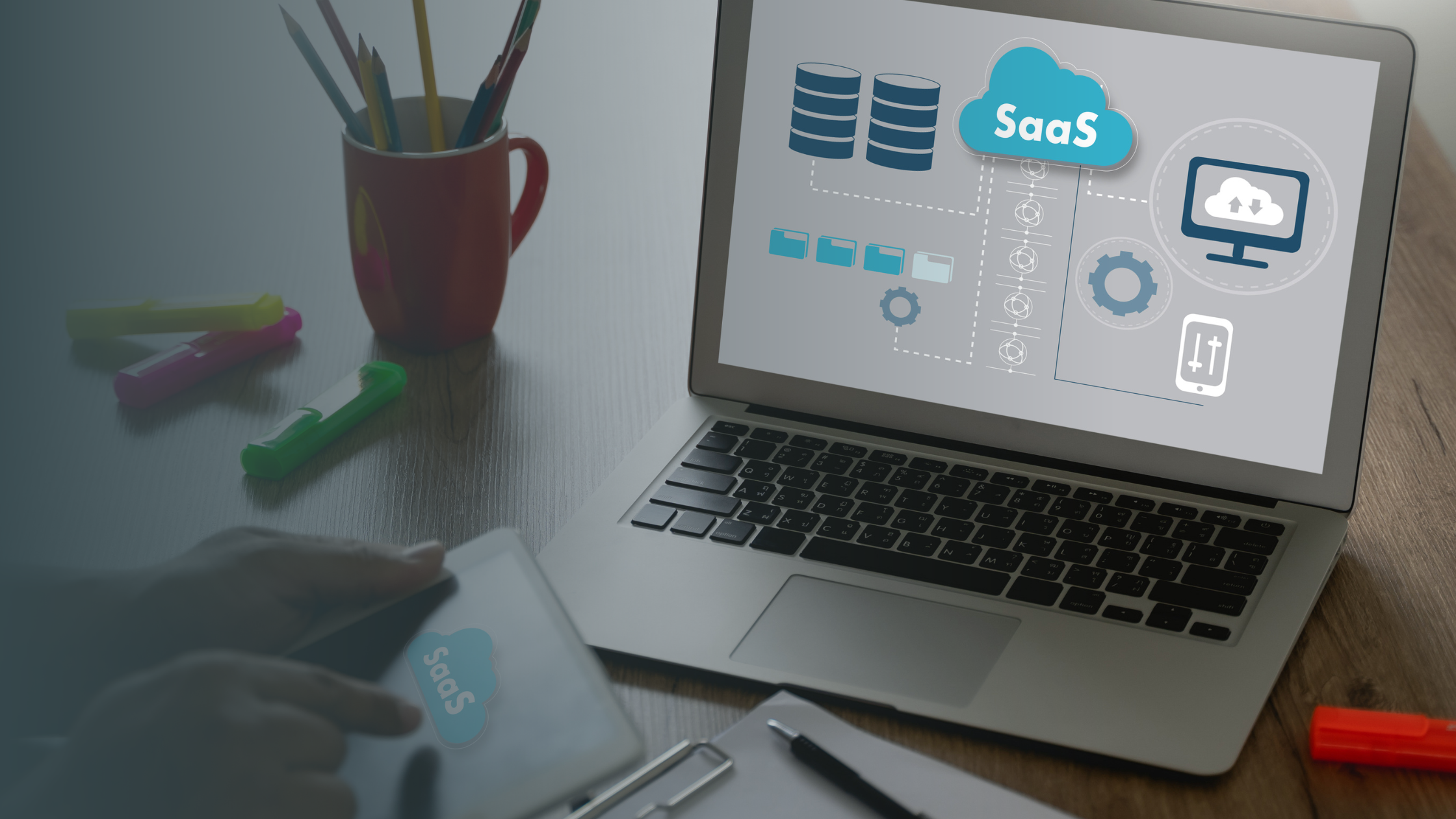 企業の重要プロセスにおける「カスタムソフトウェア」と「SaaS」の使い分け